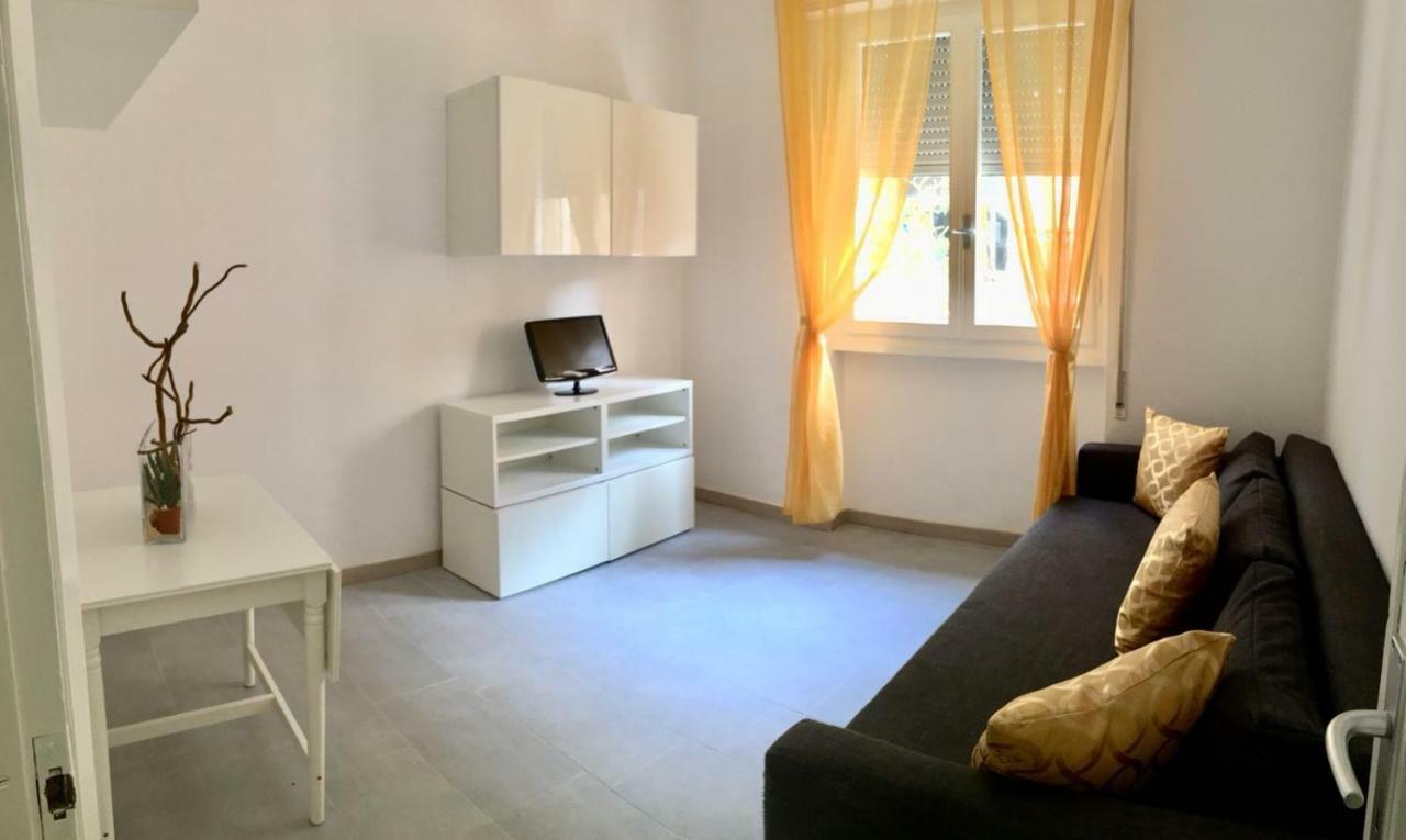 Casa Martina Apartment เวียเรจโจ ภายนอก รูปภาพ